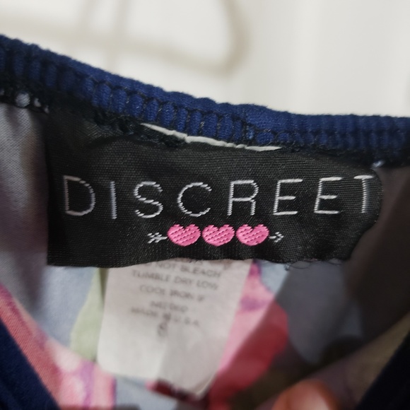 DISCREET Floral Dress - Picture 4 of 5